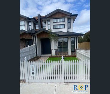 Modern maintained , luxurious and Spacious 4 bedroom unit at Altona - Photo 4