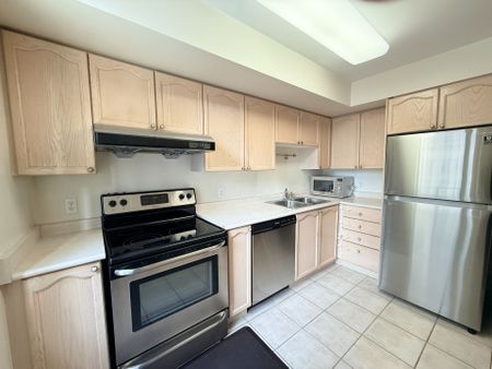 For Lease - 260 Doris Avenue Unit# 602, Toronto, Ontario - Photo 4