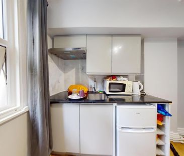 studio property to let - Photo 5