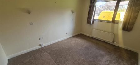 3 bedroom detached bungalow to rent - Photo 3