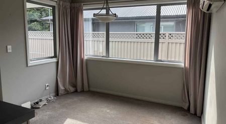 Cosy 3 bedroom available early December - Photo 3