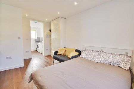 Studio to rent - Photo 2