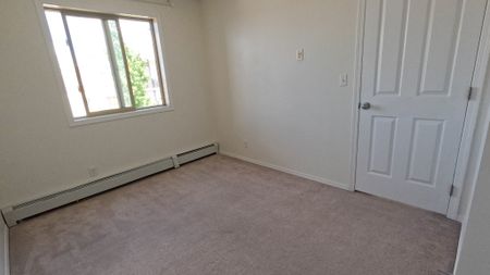 Top Floor 2 Bedroom, 2 Bathroom Unit In Luxurious Rutherford. - Photo 3