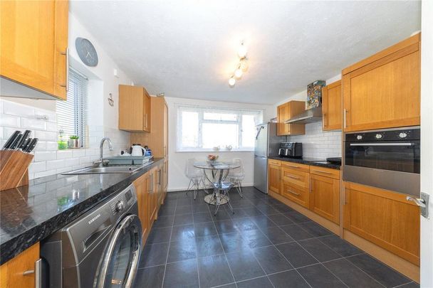 2 bedroom maisonette to rent - Photo 1