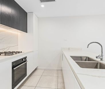 SPACIOUS TWO BEDROOM UNIT IN PRIME LOCATION ! - Photo 5