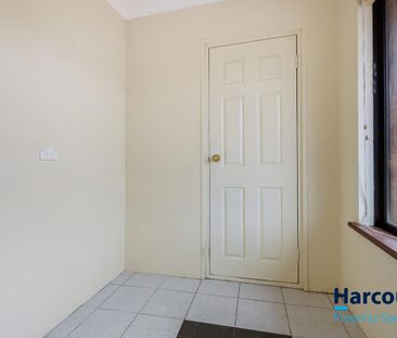 Spacious Family Living with Everyday Convenience - Photo 4