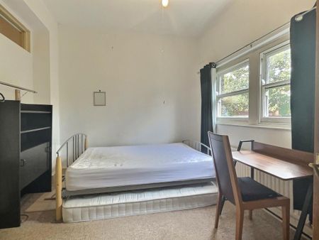 3 bedroom apartment to rent - Photo 4