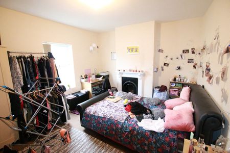 3 Bed Terraced House, Donnington Gardens, RG1 - Photo 3