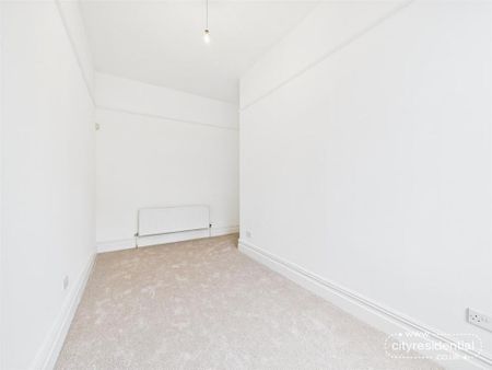 3 bedroom apartment to rent - Photo 3