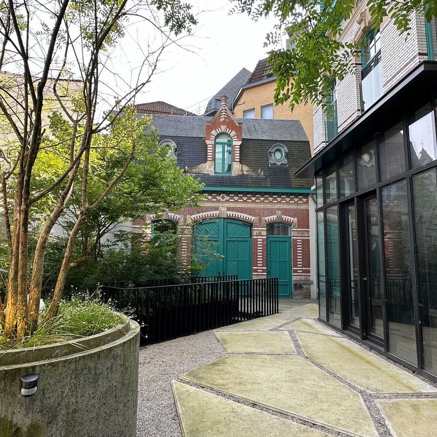Op zoek naar een lichtrijk appartement in het historisch centrum van Gent? - Photo 1