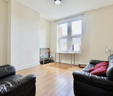 1 bedroom Maisonette to rent in High Street West, Wallsend, Tyne an... - Photo 4