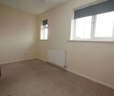 2 bedroom semi-detached house to rent - Photo 6
