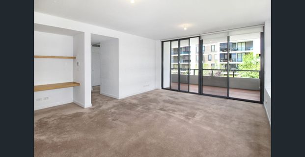 Modern two bedroom apartment in sought after location - Photo 1