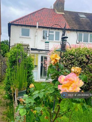 3 bedroom end of terrace house to rent - Photo 4