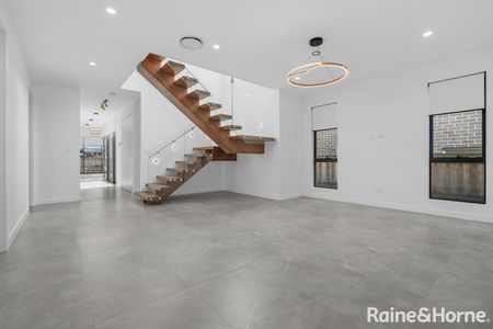 Elegant 5-Bedroom Double Storey Home in Gledswood Hills - Photo 4