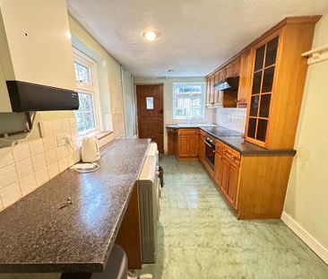 2 bedroom semi-detached house to rent - Photo 6