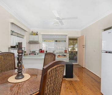 Family friendly in a prime location - Photo 3