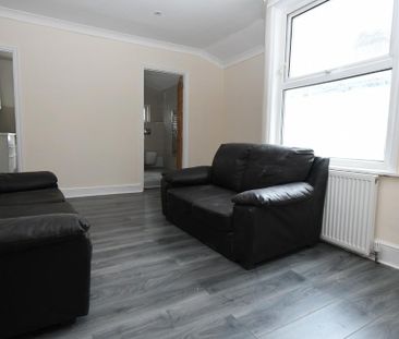 3 bedroom maisonette to rent - Photo 2