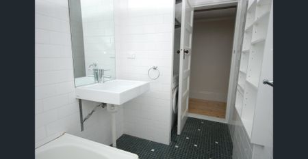 Art Deco elegance and harbour parkside lifestyle - Photo 3