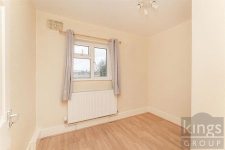 3 Bedroom Maisonette To Let - Photo 4