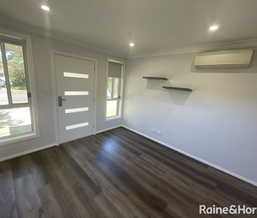 Modern Two Bedroom Home - Photo 6