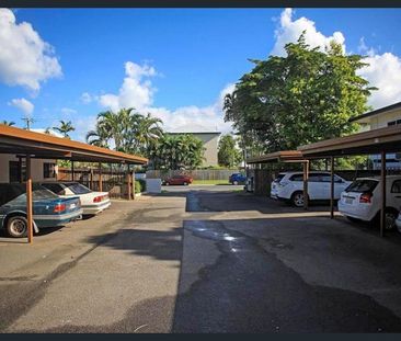 Upstairs Bright Apartment with Private Balcony - Photo 5