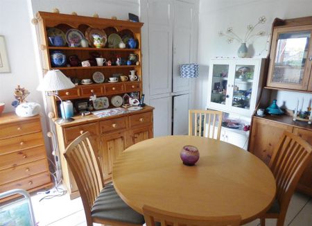 4 bedroom terraced house to rent - Photo 3