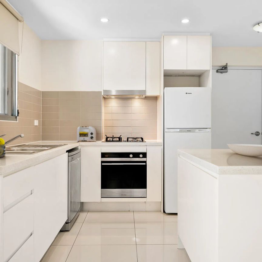 Low-Maintenance 2-Bedroom Unit - Photo 1