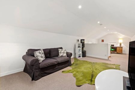 Dream Californian Bungalow in Prime McKinnon Zone! - Photo 2