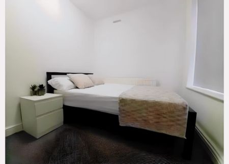 4 Beds 1 Baths - Photo 3