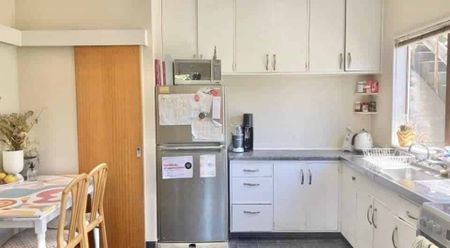 4-Bedroom Townhouse in Vogeltown - Photo 2