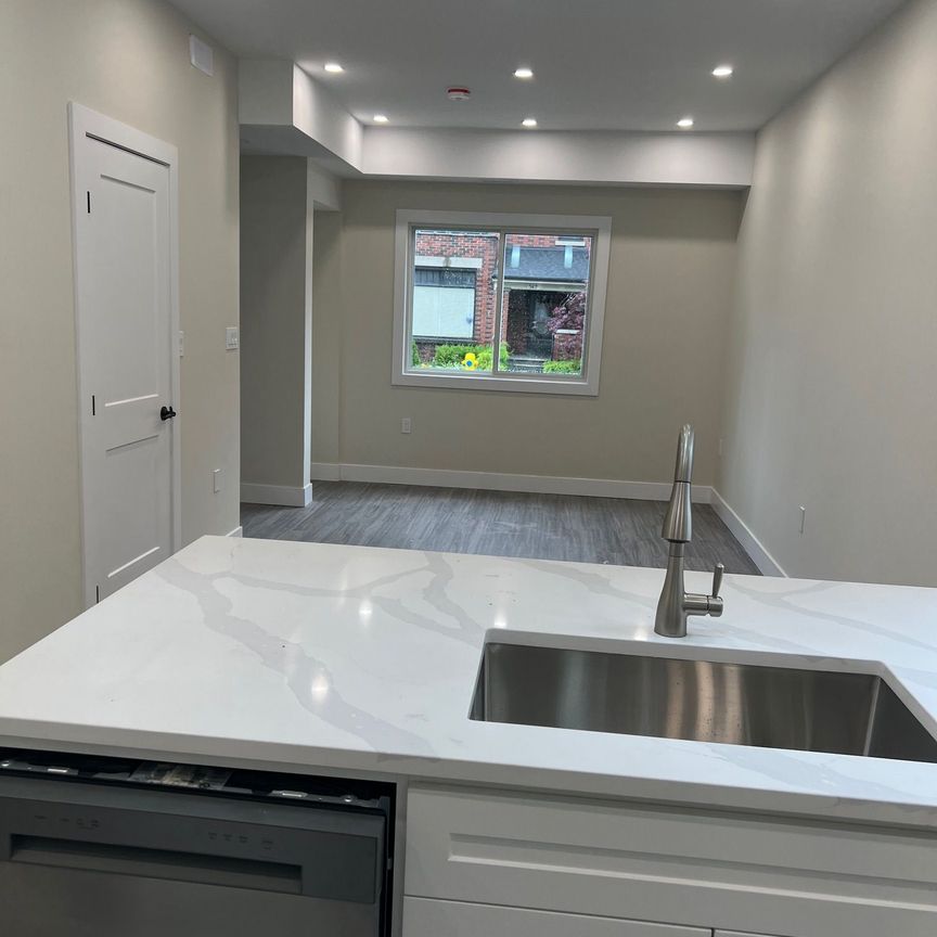 For Lease - 346 Ashland Avenue Unit# FRONT UNIT, London East, Ontario - Photo 1