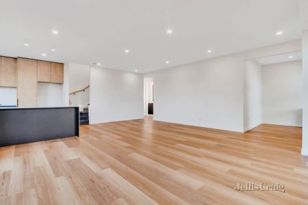 4 Bed, 3 Bath - Photo 5