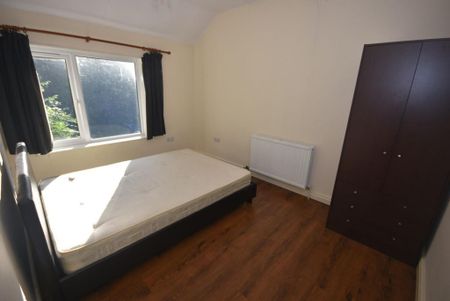 4 bedroom semi-detached house to rent - Photo 2