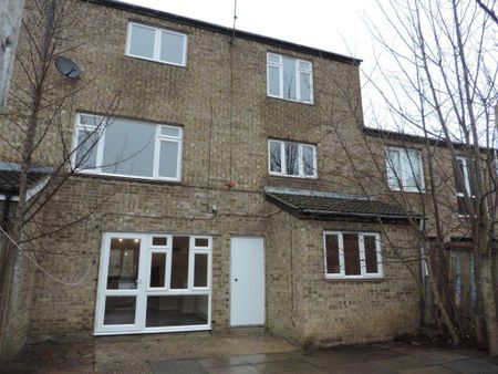 4 bedroom terraced house to rent - Photo 5