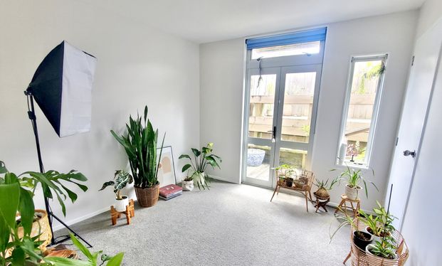 Convenient Glen Eden Living – 3 Bed Townhouse with Garage - Photo 1