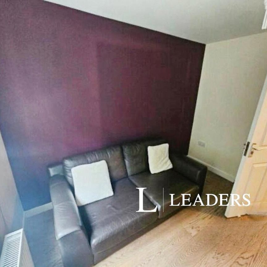 4 bedroom semi-detached house to rent - Photo 1