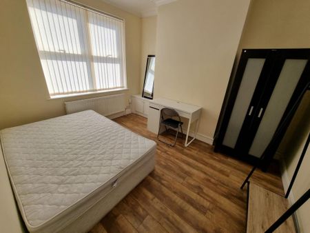 4 bedroom terraced house to rent - Photo 5