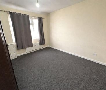 3 bedroom end of terrace house to rent - Photo 1