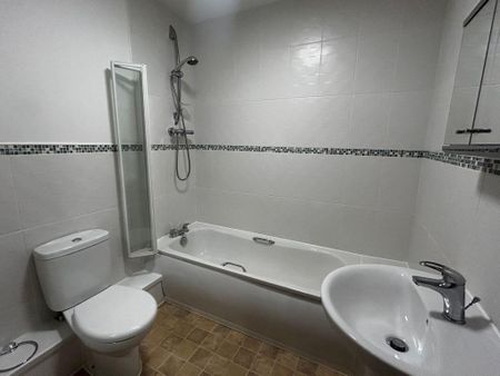 2 bedroom flat to rent - Photo 5