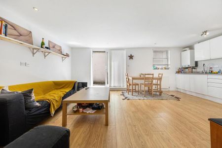 3 bedroom flat to rent - Photo 2