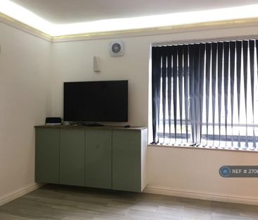 Studio to rent - Photo 2