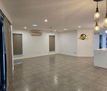 55 Canecutters Drive, Ooralea - Photo 1