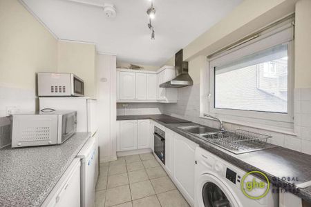 3 bedroom flat to rent - Photo 5