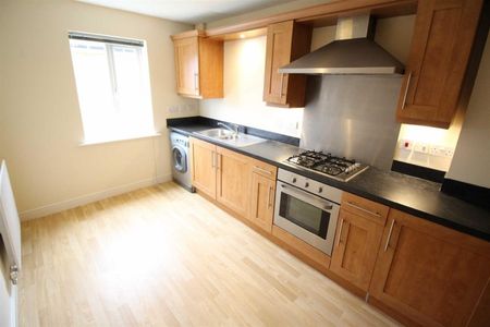 3 Bedroom House - Semi-Detached - Photo 2