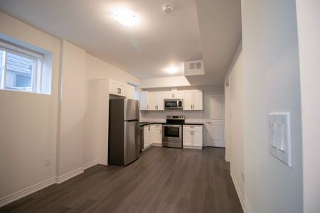 **GORGEOUS** 1 BEDROOM LOWER UNIT IN ST. CATHARINES!! - Photo 5