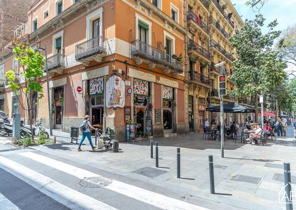 Stylish 2-bedroom Apartment with a Private Terrace in Poble Sec