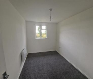 3 bedroom detached bungalow to rent - Photo 4