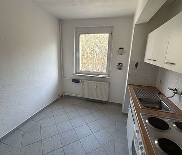 geräumige 2-Raum-Wohnung mit Wannenbad und Fenster, EBK, Balkon, Kabel-TV - Photo 6
