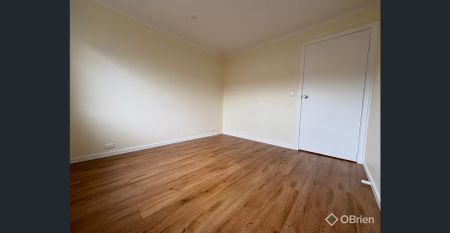 2/13 Cleveland Street, St Albans, Vic 3021 - Photo 3